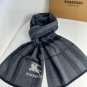 Burberry's popular new high-end men's scarf features a classic warhorse plaid pattern_3339