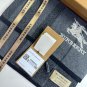 Burberry's popular new high-end men's scarf features a classic warhorse plaid pattern_3339