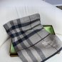 Burberry's popular new high-end men's scarf features a classic warhorse plaid pattern_3340