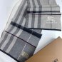 Burberry's popular new high-end men's scarf features a classic warhorse plaid pattern_3340