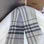 Burberry's popular new high-end men's scarf features a classic warhorse plaid pattern_3340