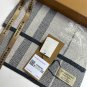 Burberry's popular new high-end men's scarf features a classic warhorse plaid pattern_3340