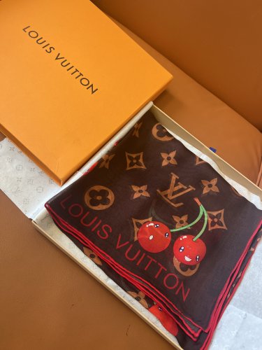 ce &iuml;&iquest;&yen; 275 (excluding packaging)The LV x TM Monogram Cerise handkerchief is made of a