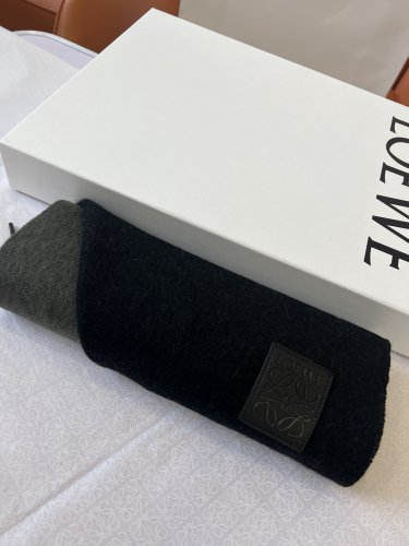 ce &iuml;&iquest;&yen; 275 (excluding packaging)The most handsome men's scarf is the Loewe counter's_459