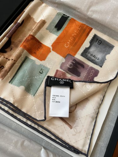 ce &iuml;&iquest;&yen; 365 (Comes with a full set of luxury packaging)Chanel 25k stamp handkerchief,