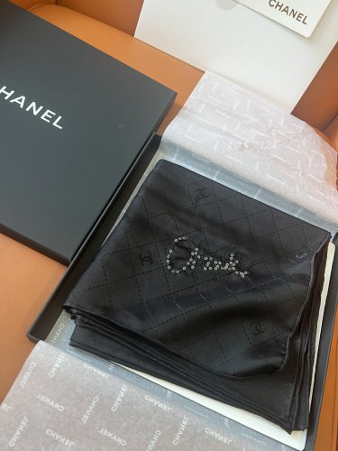 ce &iuml;&iquest;&yen; 395 (Comes with a complete set of luxury packaging)K Bead Embroidery Signatur
