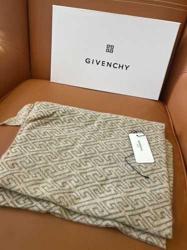 ce &iuml;&iquest;&yen; 395 (excluding packaging) Purple Velvet Color!Givenchy 2025 Super Hard Goods T