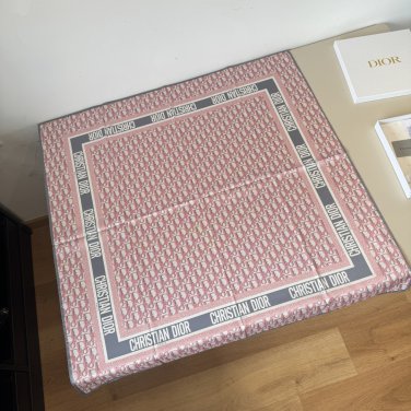 ch 110Dior classic printed handkerchief pays tribute to the classic Oblique print.T_1311