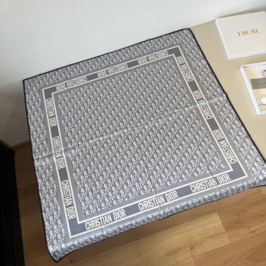 ch 110Dior classic printed handkerchief pays tribute to the classic Oblique print.T_1314