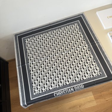 ch 110Dior classic printed handkerchief pays tribute to the classic Oblique print.T_2326