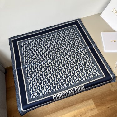 ch 110Dior classic printed handkerchief pays tribute to the classic Oblique print.T_5700