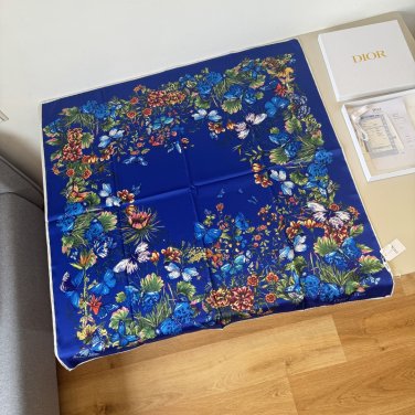 ch 110Dior's new floral handkerchief is so beautiful that it brings tears to our eyes_4271