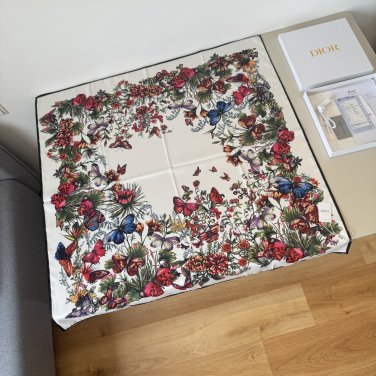 ch 110Dior's new floral handkerchief is so beautiful that it brings tears to our eyes_6562