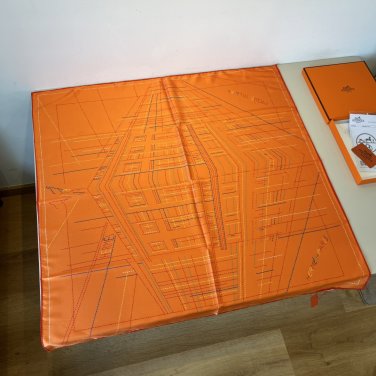ch 110Hermes silk handkerchief (100% mulberry silk)This work, designed by Cyrille D_4288