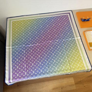 ch 110LV new silk handkerchiefThe Sunrise Aquarelle Square handkerchief is a classi_5246
