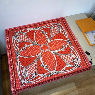 ch 110LV new square scarfThe traditional veil has been reinterpreted with creativit_4211