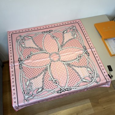 ch 110LV new square scarfThe traditional veil has been reinterpreted with creativit_4213