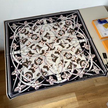 ch 110Lv's new silk handkerchiefThe Ultimate 3D 90 silk handkerchief creatively rep_4696