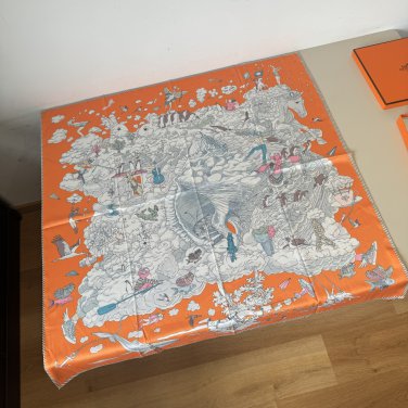 ch 110The Herm &Atilde;&uml; s handkerchief 'My Universe of Clouds' is stunning, full of dreamy_2751