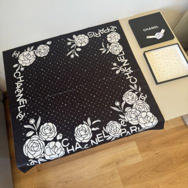 ch 110The original small fragrance 90cm silk square scarf is made of top-quality twil_6586