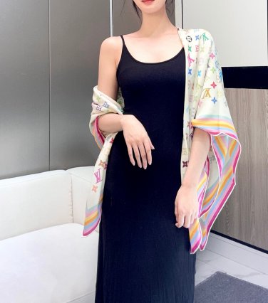 hundred and fiveThis LV x TM Monogram Multicolor shawl is a collaborative collection