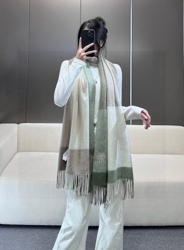 hundred and fortyUp to new! The classic plaid scarf shawl from Burberry's 2024 count_5793