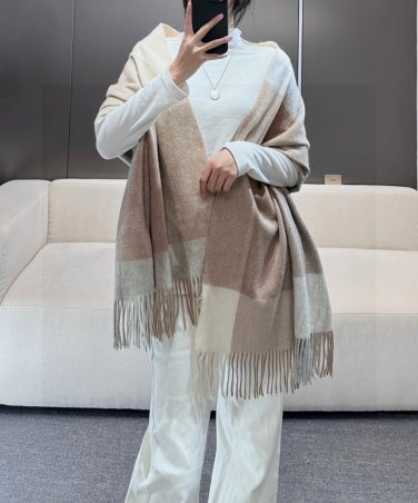 hundred and fortyUp to new! The classic plaid scarf shawl from Burberry's 2024 count_5794