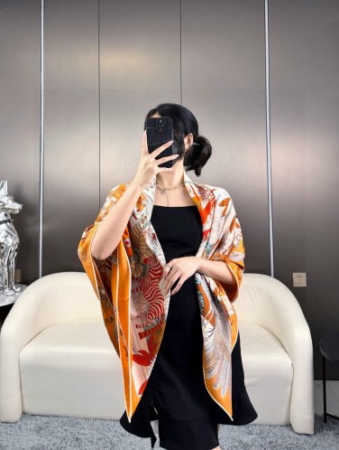 latest original Herm &Atilde;&uml; s collection for 2025, featuring a top 140 silk cashmere squar_2440