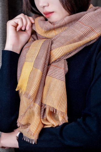 latest version of the P115 Burberry lightweight plaid scarf has been shipped, featurin_7500