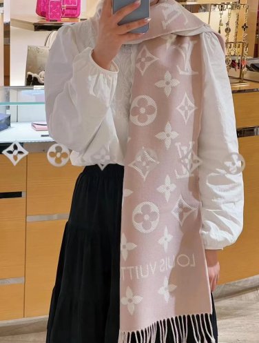 LV Essential scarf, which is the most popular among 120 donkeys, focuses on big elemen_117