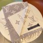 LV Essential scarf, which is the most popular among 120 donkeys, focuses on big elemen_119