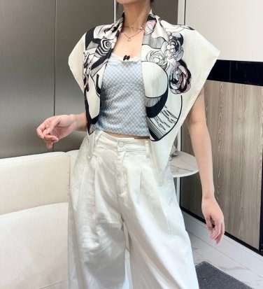new Chanel on 135 is simple and elegant! Concise and fashionable, with a great sense o