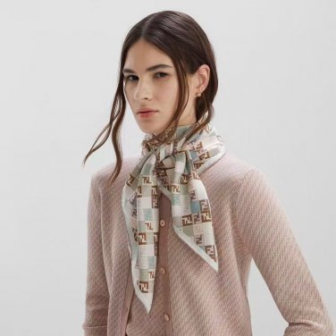 P150 new 2025 Fendi scarf features a customized Walking around Rome pattern [celebra