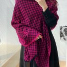 popular P95 has arrived, breaking the previous design of LV family scarves. It is a cu
