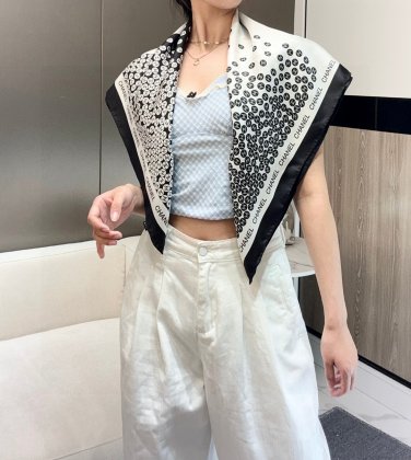 Yuanqi BubbleSize 90x90cm 100% twill silk hand rolled edgeThe fou