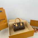 (Airplane box folding box) p125The LV Speedy none Pillow Bag, a Retiro handbag, is made