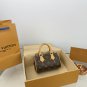 (Airplane box folding box) p125The LV Speedy none Pillow Bag, a Retiro handbag, is made