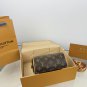(Airplane box folding box) p125The LV Speedy none Pillow Bag, a Retiro handbag, is made