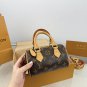 (Airplane box folding box) p125The LV Speedy none Pillow Bag, a Retiro handbag, is made