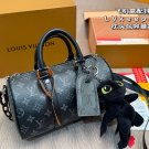 ￥ 165 Aircraft Box with PendantLV Keepall Pillow BagCapacity is sufficient for daily