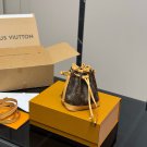 ￥ 175 with folding box airplane boxsize：1316cmLv's new nano bucket bagThe repleni