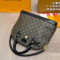 &iuml;&iquest;&yen; 180 Folding BoxLV new shell bagVery advanced cool and cute, extremely beautifulTh_1267