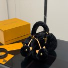 ￥ 180 with folding boxsize  20.14cmLv Capucines handbagFull grain Taurillon cowhide