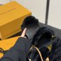 &iuml;&iquest;&yen; 180 with folding boxsize  20.14cmLv Capucines handbagFull grain Taurillon cowhide