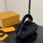 ï¿¥ 180 with folding boxsize 20.14cmLv Capucines handbagFull grain Taurillon cowhide