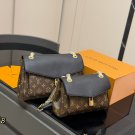 ￥ 185 ￥ 175 Folding Box Airplane BoxLV pallas ChainA very feminine bagWhether it's