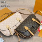 ￥ 190 Airplane BoxLV Escape Cat SeriesLV new mailman bagThe ideal choice for daily