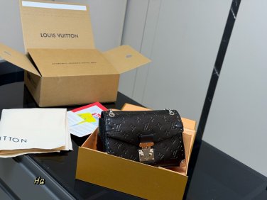 &iuml;&iquest;&yen; 190 Folding Box Airplane BoxLV 25ss Trunkie Classic and Modern Portable Art Gallery