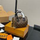 ￥ 215 with folding box airplane boxLV rivet pillow bagSimple and versatile, with high