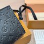 ï¿¥ 220 Airplane BoxLV Louis Vuitton crossbody bag is convenient and practicalVery good
